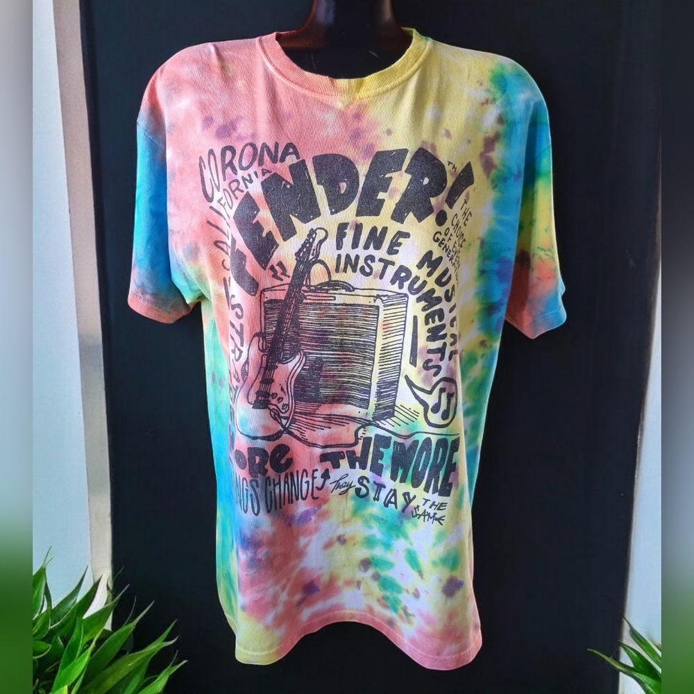 Vintage FENDER Tie Dye Music Graphic T-Shirt